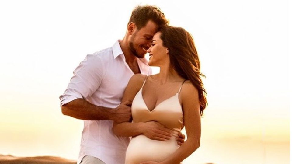 Angelina Heger und Sebastian Pannek erwarten ihr erstes Kind, so süß verkündeten sie es ihrer Familie