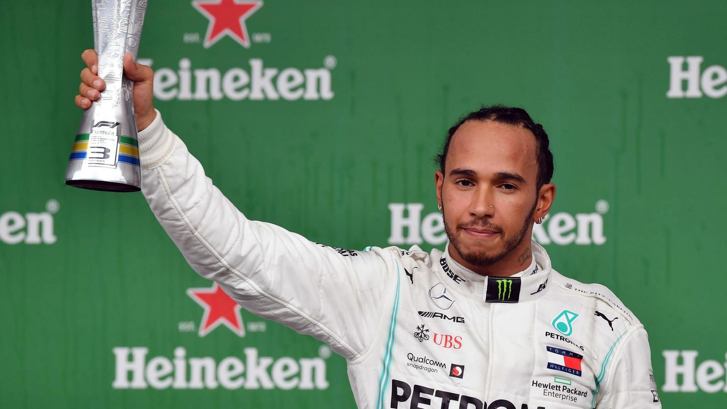 Lewis Hamilton fährt schon lange in einer eigenen Liga. Zum sechsten Mal gewann der Brite 2019 die Formel-1-Weltmeisterschaft. Nur Michael Schumacher hat mehr Titel angesammelt. Es ist durchaus möglich, dass Hamilton sogar dessen Rekord knackt, denn aufhören will er noch lange nicht.