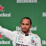 Lewis Hamilton fährt schon lange in einer eigenen Liga. Zum sechsten Mal gewann der Brite 2019 die Formel-1-Weltmeisterschaft. Nur Michael Schumacher hat mehr Titel angesammelt. Es ist durchaus möglich, dass Hamilton sogar dessen Rekord knackt, denn aufhören will er noch lange nicht.
