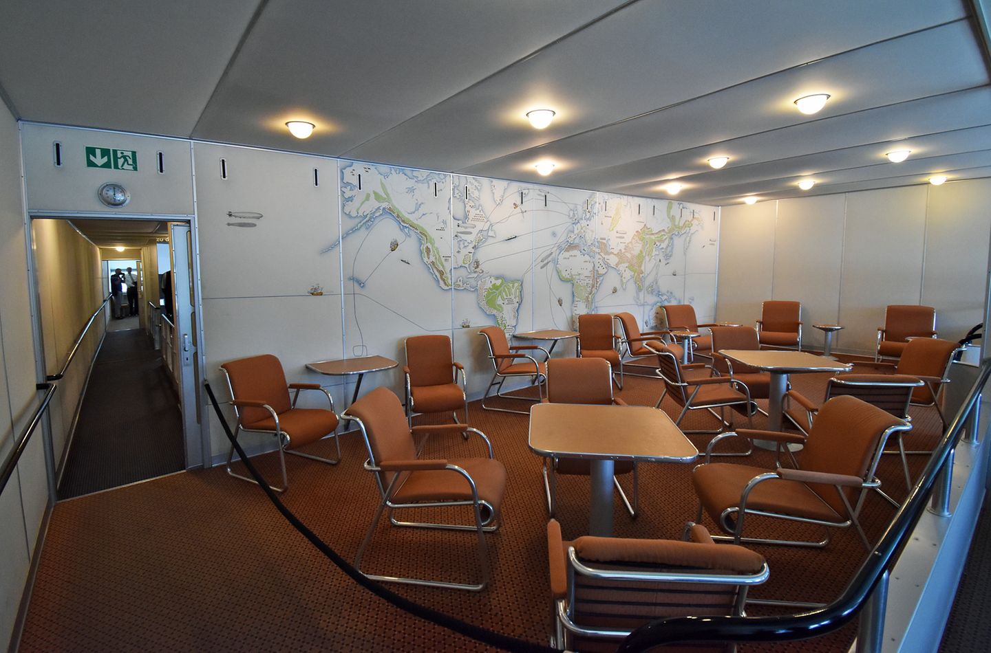 Der nachgebaute Gesellschaftsraum der "Hindenburg" war im modernen Bauhaus-Design gestaltet.