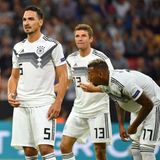 Das sind die Verlierer: Mats Hummels (l.), Jerome Boateng (r.) und Thomas Müller wurden im Frühjahr von Joachim Löw als Nationalspieler aussortiert. Das verursachte einigen Wirbel inklusive Kritik von den Betroffenen selbst, änderte aber nichts mehr. Für die drei Weltmeister ist das Kapitel Nationalelf Geschichte.