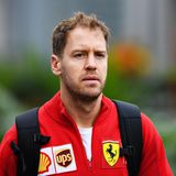 Sebastian Vettel hat ein wahres Seuchenjahr bei Ferrari hinter sich. Zu Saisonbeginn gehandelt als ernstzunehmender Verfolger der Silberpfeile, lief es von Beginn an nicht rund für den Formel-1-Piloten. In der ersten Saisonhälfte war sein Auto nicht schnell genug, dann bekam er harte Konkurrenz durch den neuen Teamkollegen Charles Leclerc. In der Endabrechnung wurde Vettel hinter dem Monegassen nur Fünfter.