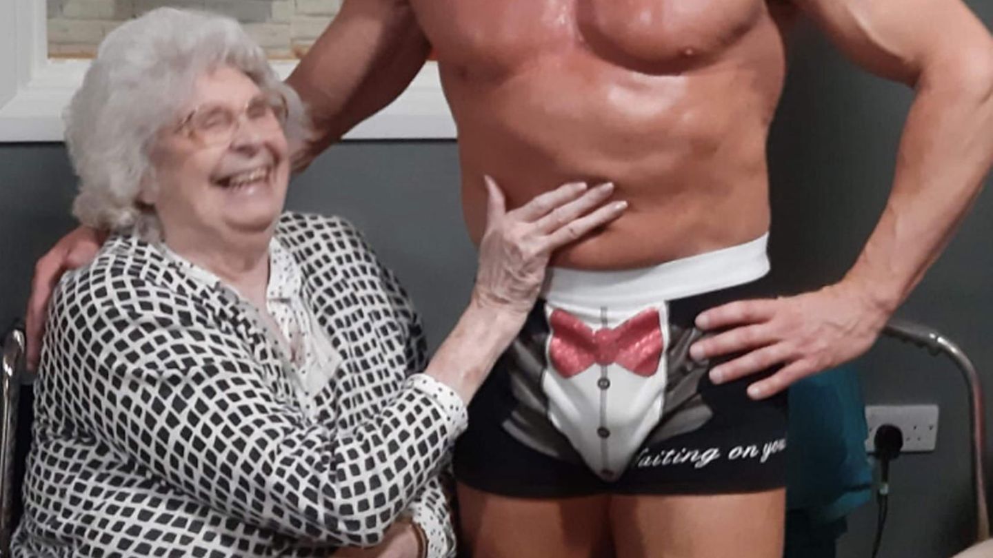 Stripper im Altenheim: 89-Jähriger wird ihr sehnlichster Wunsch erfüllt.