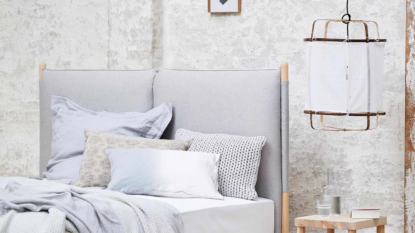 Ein gemeinsames Bett mit dem Partner oder jeder eins für sich? Was ist besser für den Schlaf? 