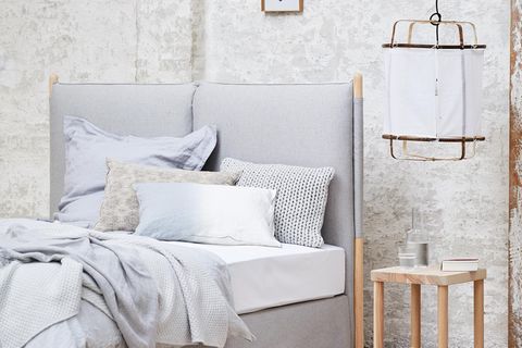 Ein gemeinsames Bett mit dem Partner oder jeder eins für sich? Was ist besser für den Schlaf? 