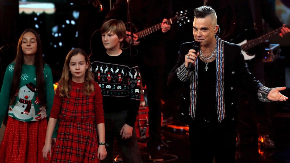 Popstar Robbie Williams bringt seine Kinder mit einem besonderen Trick dazu, in der Vorweihnachtszeit brav zu sein.