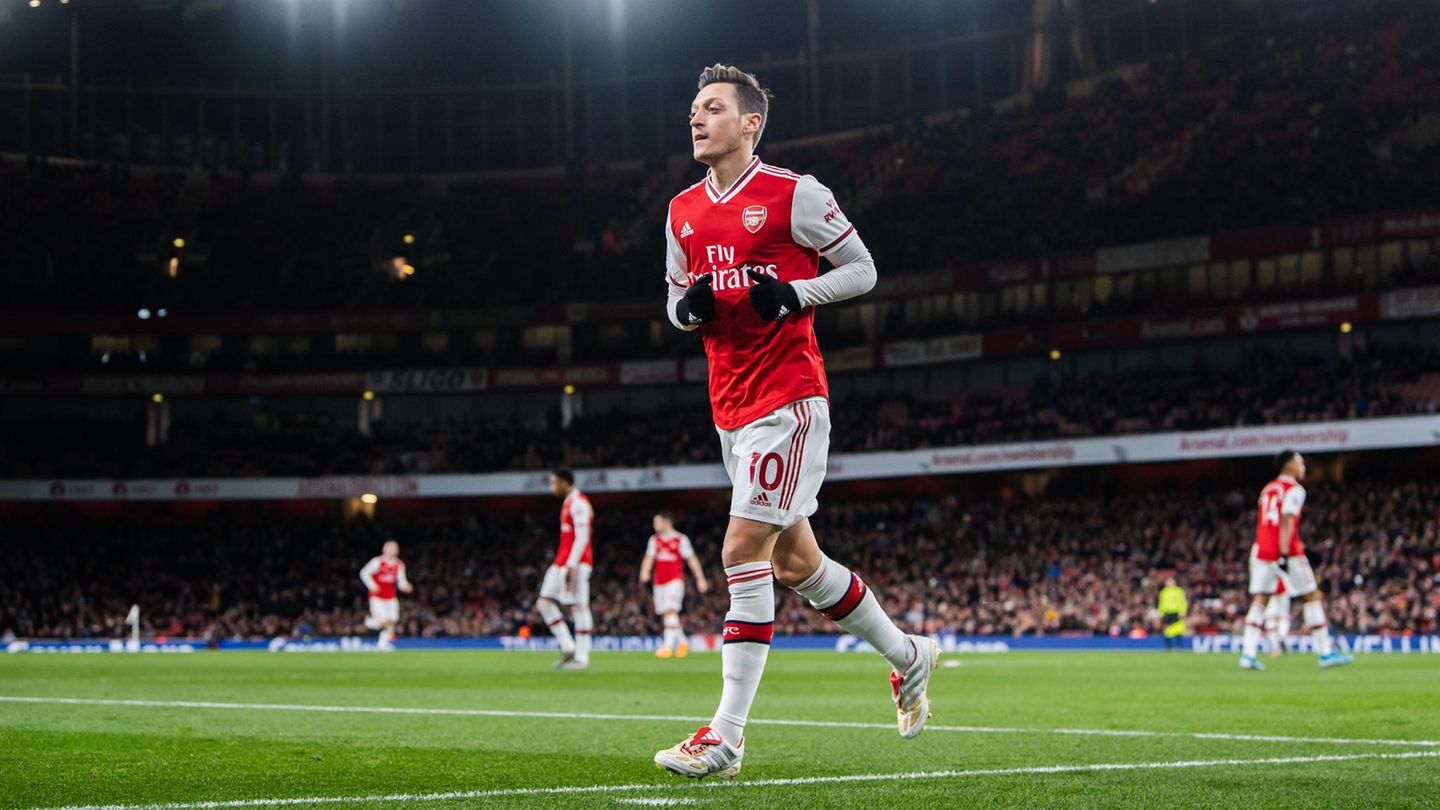 Mesut Özil in Aktion für den FC Arsenal