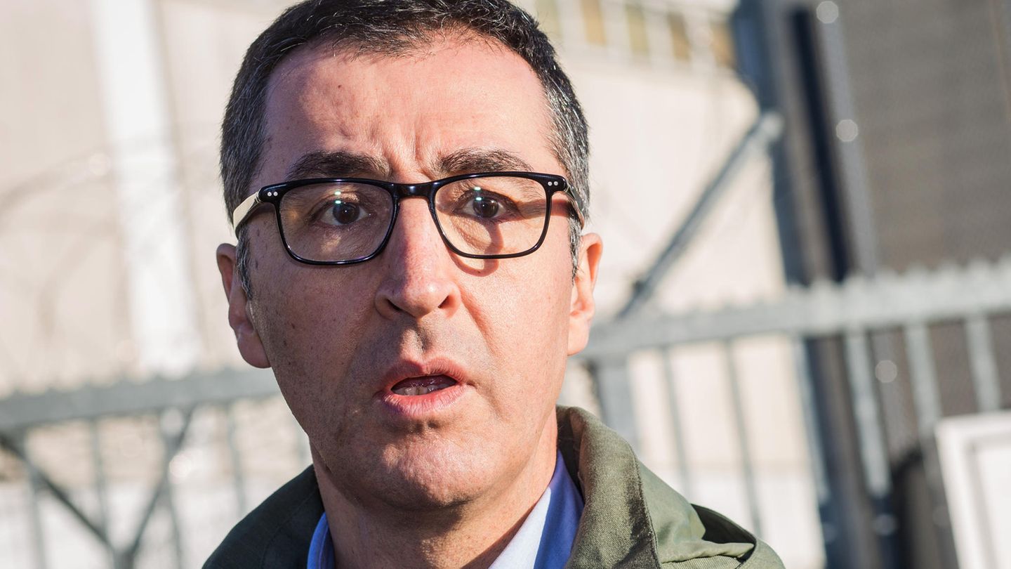 Cem Özdemir will nach Steinwurf gegen seine Wohnung nicht verstummen