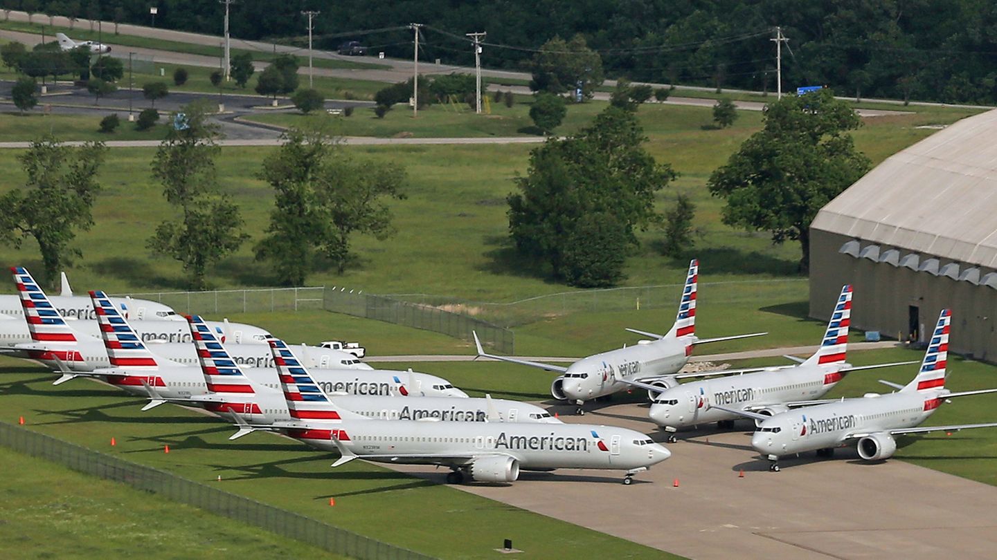 Am Boden: Mehrere Boeing 737 Max der Fluggesellschaft American Airlines sind auf dem internationalen Flughafen Tulsa in Oklahoma geparkt.