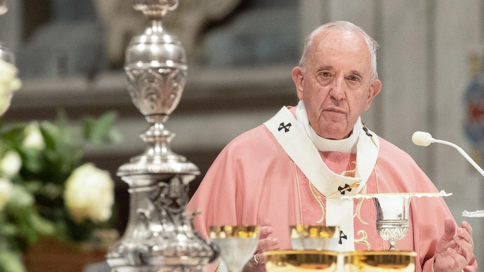 Papst Franziskus lockert Geheimnisverbot bei Missbrauch