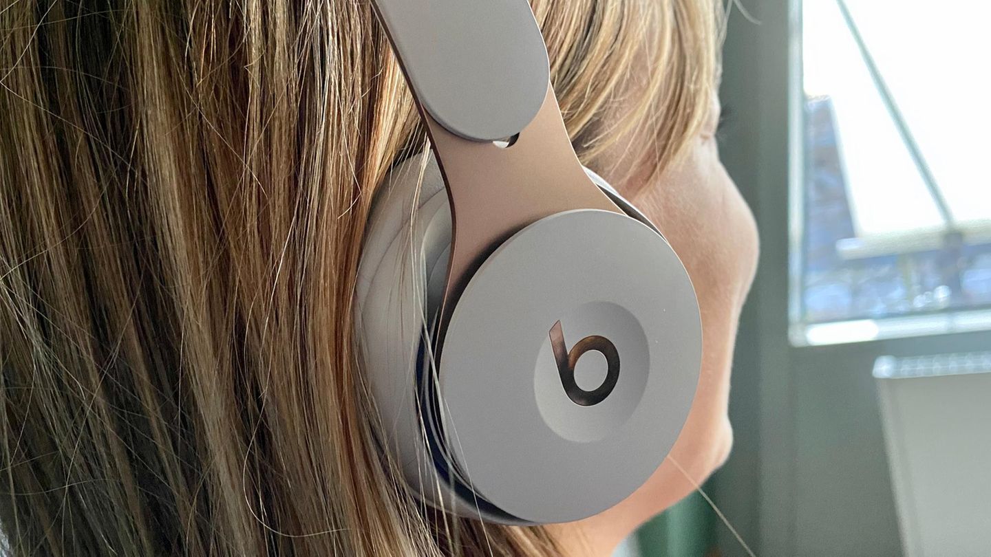 Auch im Beats Solo Pro dient die rechte Seite als Steuerungselement