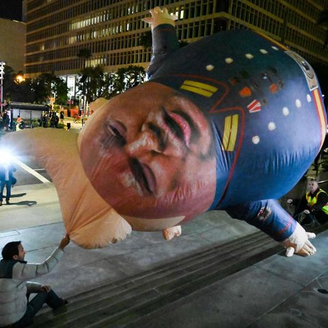 Donald Trump Ballon bei Protesten in Los Angeles