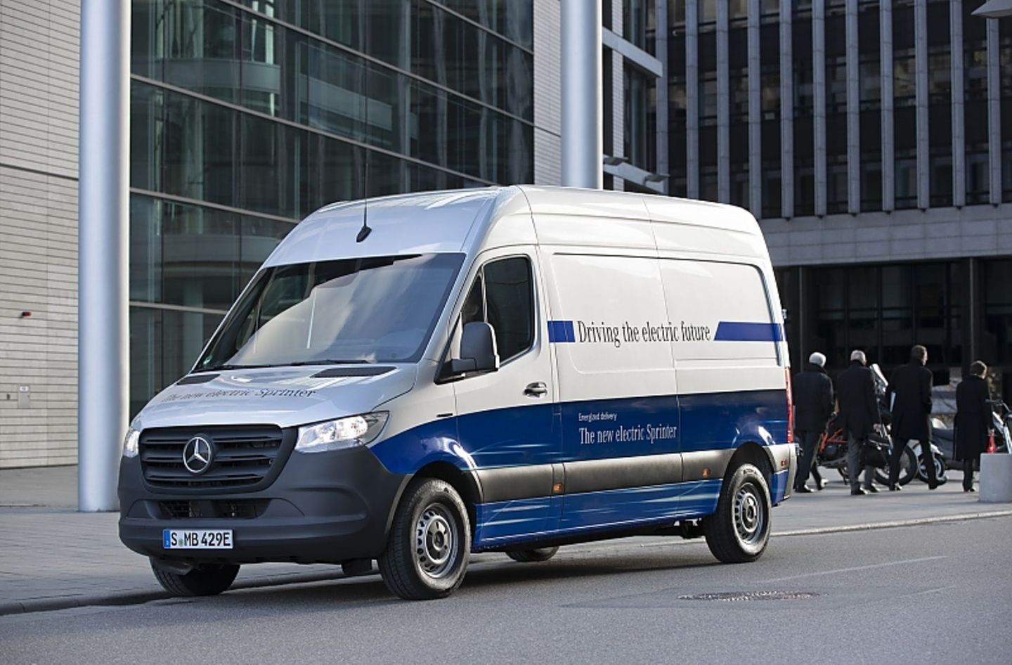 Der Mercedes eSprinter ist bis zu 120 km/h schnell