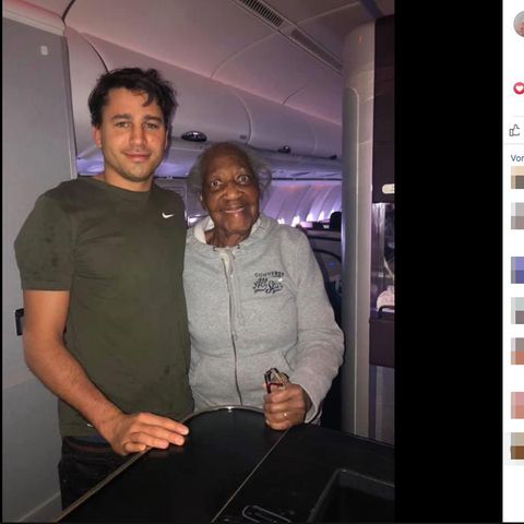 Der Facebook-Post von Amy. Der junge Jack und Violet umarmen sich und lächeln in die Kamera