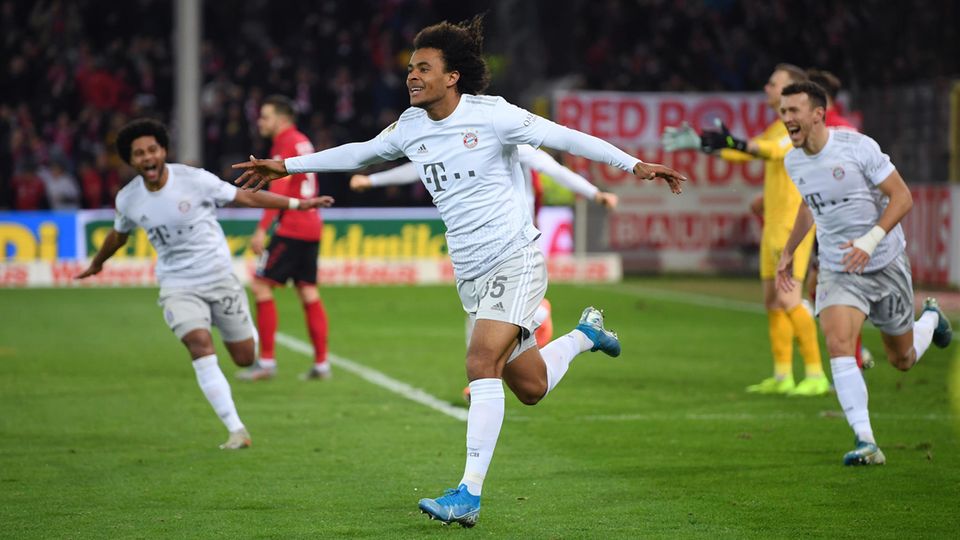 Joshua Zirkzee trifft zum Bayern-Sieg in Freiburg