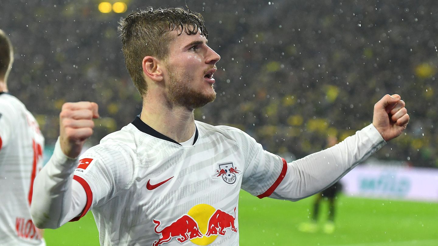 Timo Werner in Jubelpose beim Bundesliga-Spiel Borussia Dortmund und RB Leipzig