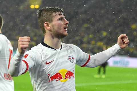Timo Werner in Jubelpose beim Bundesliga-Spiel Borussia Dortmund und RB Leipzig