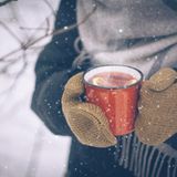 Glühwein  Zum Abschluss muss es natürlich auch ein Getränk bleiben: der Glühwein begleitet einen durch die kalte Jahreszeit wie kein anderes Getränk. Auf Instagram ist er ein beliebtes Fotomotiv. Unter dem Hashtag #glühwein finden sich fast 700.000 Posts. Hier geht's zum Rezept.