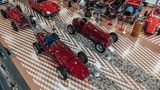Von der Galerie des Panini Museums erschließt sich die ganze Fülle der Autoklassiker
