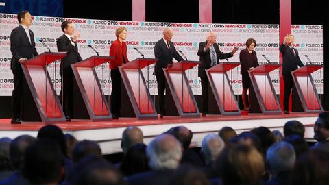 Die Präsidentschaftsbewerber der US-Demokraten bei einer TV-Debatte