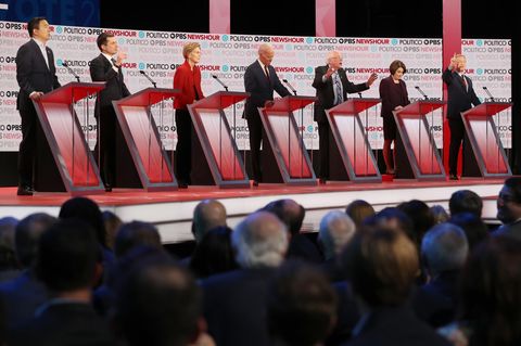 Die Präsidentschaftsbewerber der US-Demokraten bei einer TV-Debatte