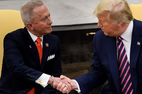 Jeff Van Drew wechselt zu den Republikanern und wird von Donald Trump freudig begrüßt 