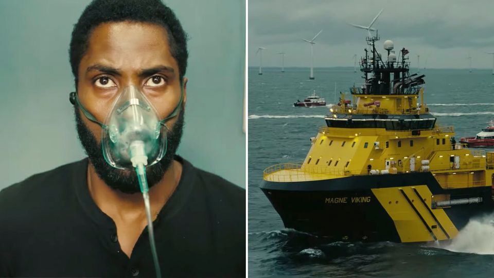 John David Washington mit Atemmaske und gelbes Militärboot auf der rechten Seite