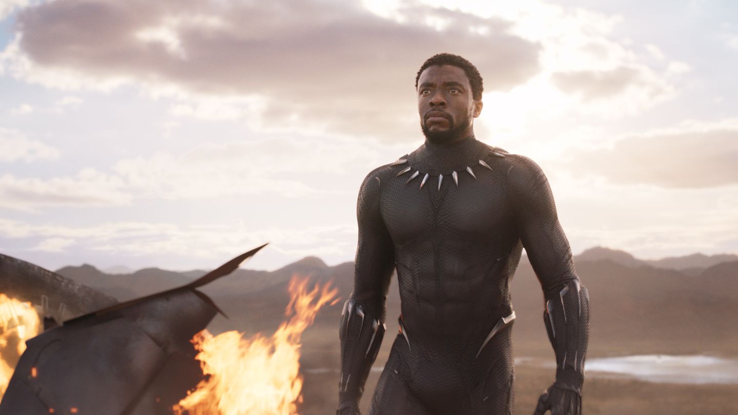 Chadwick Boseman spielt T'Challa, den König von Wakanda. Bekannter ist er unter dem Namen des Marvel-Superhelden Black Panther