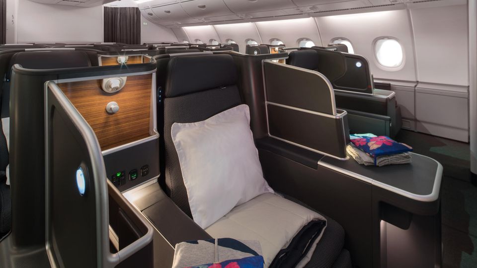 Blick in die neue Business Class an Bord des Airbus A380 von Qantas: Statt sechs Sessel in einer Reihe gibt es jetzt nur noch vier – immer mit direktem Zutritt zum Gang.