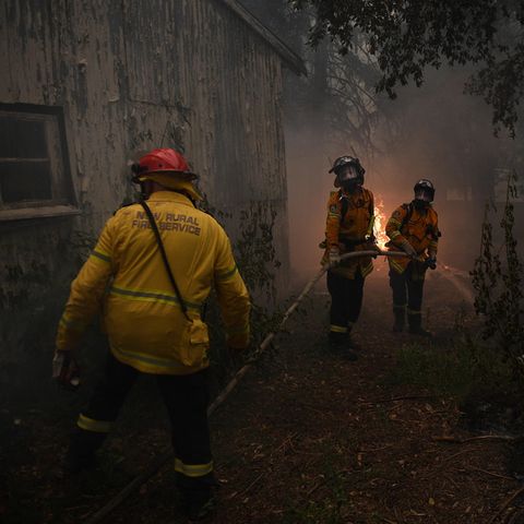 Feuerwehrleute kämpfen in New South Wales gegen die Flammen