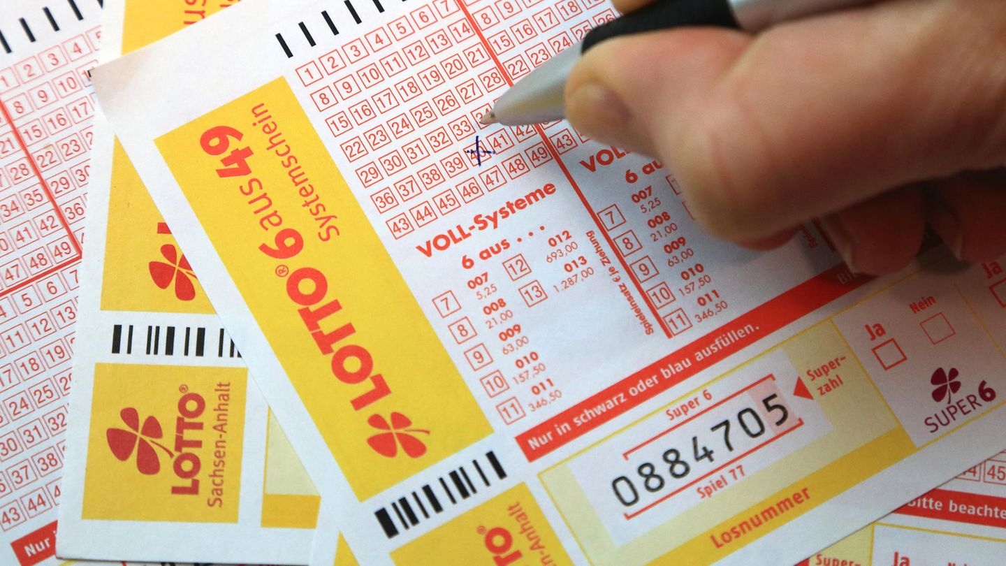 Mehr als zwei Jahre nach seinem Millionengewinn hat ein Lotto-Spieler aus dem Raum Reutlingen sein Geld immer noch nicht abgeholt 