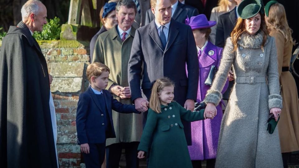 Prinzessin Charlotte, Prinz George und ihre Eltern Kate und William auf dem Weg zur Weihnachtsmesse