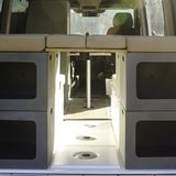 Hier kann man gut die flexible Bettauflage erkennen. Sie kann hochgeklappt werden, wenn ein Fahrrad mit an Bord soll.