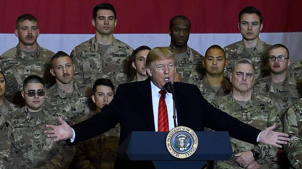 Donald Trump unter US-Soldaten in Afghanistan