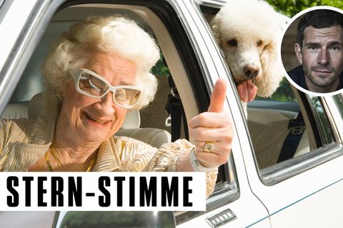 #Umweltsau - Oma sitzt in einem Auto