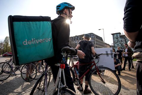 Ein Deliveroo-Fahrer