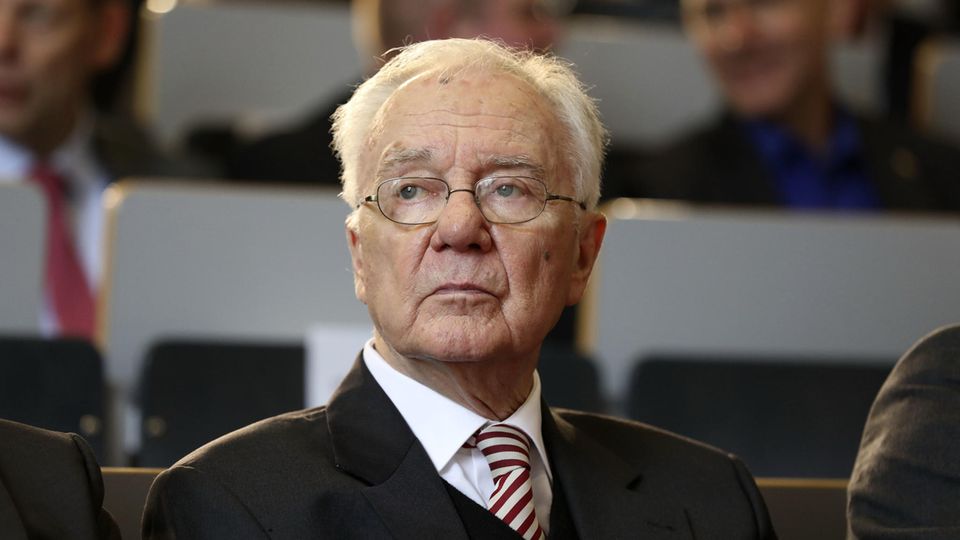 News von heute: SPD-Politiker Manfred Stolpe verstorben Manfred Stolpe (SPD), ehemaliger Ministerpräsident von Brandenburg