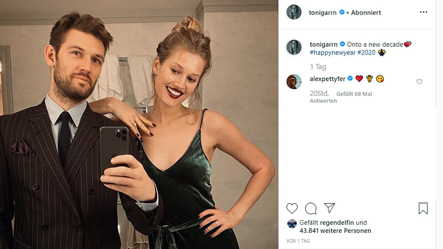 Toni Garrn und ihr Verlobter Alex Pettyfer