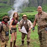 6. Platz: Jumanji: Willkommen im Dschungel   Vier Teenager werden beim Spielen eines Videospiels in eine Dschungelwelt transportiert. Statt mit Hausaufgaben und Nachsitzen haben sie es jetzt mit schwarzen Mambas und anderen Dschungelfallen zu tun... Der Film basiert auf dem erfolgreichen Film "Jumanji" aus dem Jahr 1995.