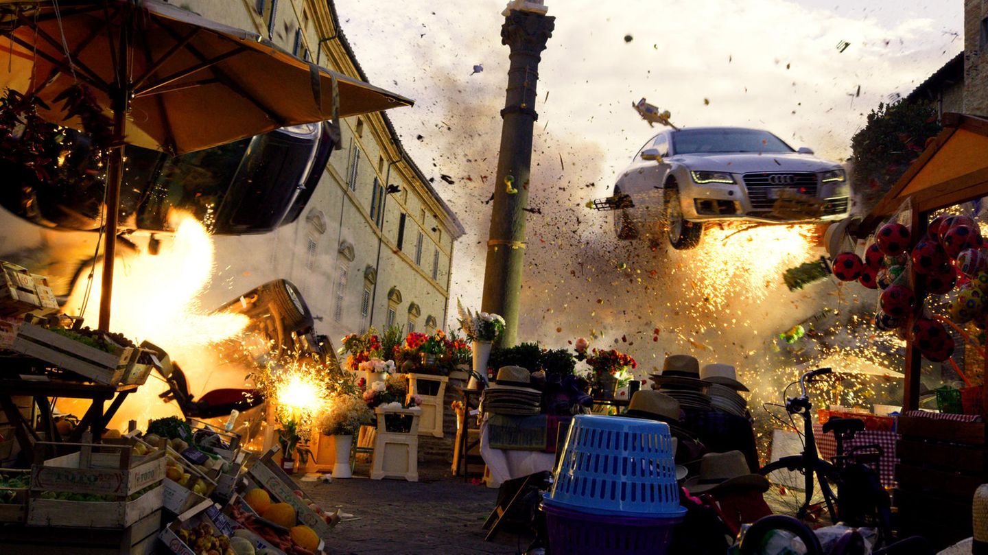 Mafia, Hexer und Explosionen: 2. Platz: 6 Underground "'6 Underground' stellt eine völlig neue Art von Actionheld vor", behauptet Netflix. "Sechs Personen aus allen Ecken der Welt und die jeweils Besten in ihrem Metier, wurden nicht nur wegen ihrer außergewöhnlichen Fähigkeiten, sondern auch wegen ihres einzigartigen Verlangens ausgewählt, ihre Vergangenheit auszulöschen, um die Zukunft zu verändern. Zusammengestellt wird das Team von seinem geheimnisvollen Anführer (Ryan Reynolds), dessen einzige Mission darin besteht, dafür zu sorgen, dass sich niemand an ihn und seine Mitstreiter erinnert, sehr wohl jedoch an ihre Taten." 2. Platz: 6 Underground "'6 Underground' stellt eine völlig neue Art von Actionheld vor", behauptet Netflix. "Sechs Personen aus allen Ecken der Welt und die jeweils Besten in ihrem Metier, wurden nicht nur wegen ihrer außergewöhnlichen Fähigkeiten, sondern auch wegen ihres einzigartigen Verlangens ausgewählt, ihre Vergangenheit auszulöschen, um die Zukunft zu verändern. Zusammengestellt wird das Team von seinem geheimnisvollen Anführer (Ryan Reynolds), dessen einzige Mission darin besteht, dafür zu sorgen, dass sich niemand an ihn und seine Mitstreiter erinnert, sehr wohl jedoch an ihre Taten."
