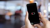 2 & 3. Schneller und ausdauernder  Smartphone-Prozessoren werden auch in diesem Jahr schneller und energieeffizienter. Apropros Energie: Womöglich sieht man bereits in diesem Jahr die ersten Smartphones mit einem Graphen-Akku. Aus diesem Material werden etwa auch Bleistiftminen hergestellt. Der Graphen-Akku, der im Huawei P40 stecken soll, verfügt angeblich über eine Kapazität von satten 5.500 mAh und lässt sich mit 50 Watt in gerade mal 45 Minuten vollständig aufladen. Beides wäre ein enormer Sprung verglichen mit aktuellen Modellen.
