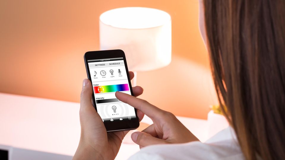 Smarte Lichtsteuerung ist komfortabel und kann sogar Energie sparen