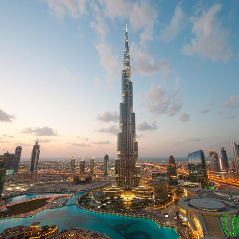 Mit 828 Metern ist der Burj Khalifa der höchste Zacken in der Skyline von Dubai. Am 4. Januar 2010 wurde der Turm eröffnet.