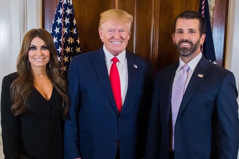 Kimberly Guilfoyle mit US-Präsident Donald Trump und ihrem Freund Don Junior