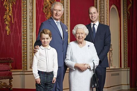 Die Queen und ihre drei Thronfolger auf einem Foto