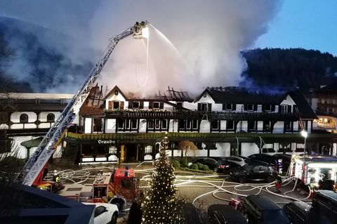 Das Restaurant "Schwarzwaldstube" steht in Flammen