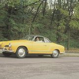 Das Creme-Schnittchen war ein Karmann Ghia, mit schwarzem Dach und eidottergelber Karosserie