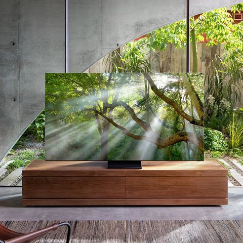 Fast nur Bildschirm: Mit einem beinahe rahmenlosen Fernseher will Samsung in diesem Jahr die Kunden begeistern.