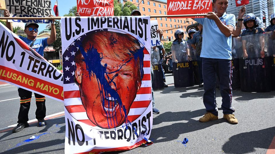 Donald Trump Protest Iran