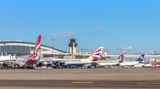 Dallas/Fort Worth mit Jets am Terminal